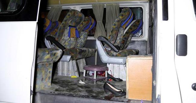 Minibüs, belediye otobüsüne çarptı: 14 yaralı