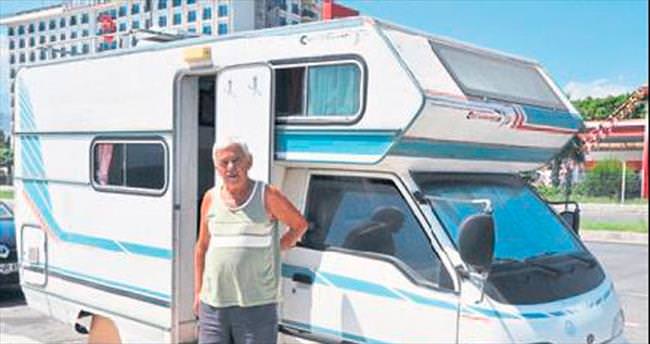 80 yaşında, tatilini 37 yıldır karavanda yapıyor
