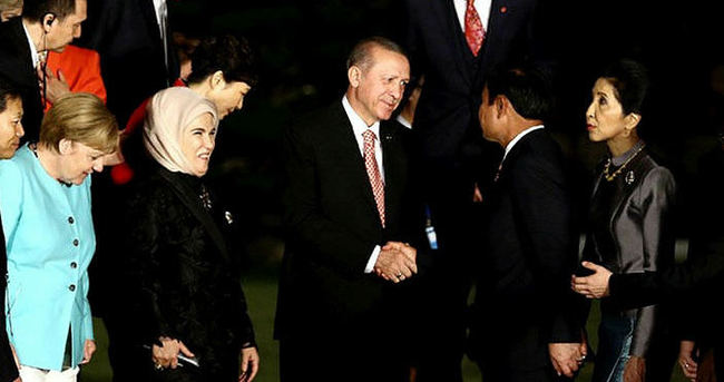 Cumhurbaşkanı Erdoğan liderler için verilen yemeğe katıldı