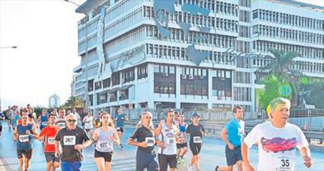 1500 atlet İzmir için ter döktü