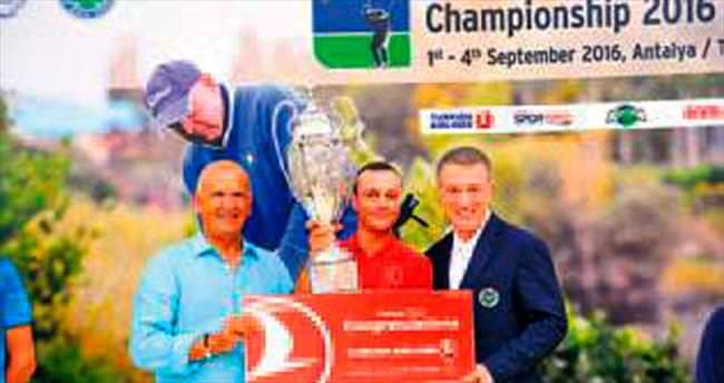 Milli golfçü Altuntaş Türkiye şampiyonu