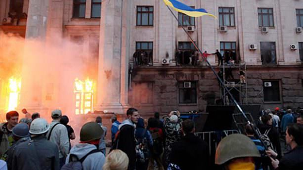Ukrayna’da televizyon kanalı binası ateşe verildi
