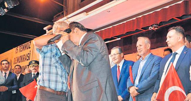 Bakan Eroğlu şehit babasının elini öptü