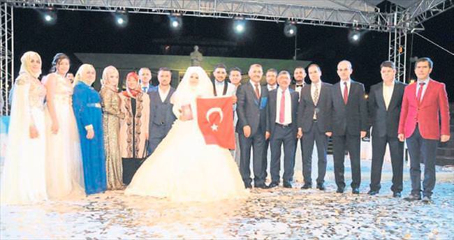 Başkan Akdoğan kızını evlendirdi