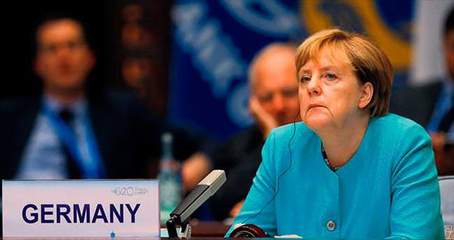 Merkel kaybetti aşırı sağ sevindi