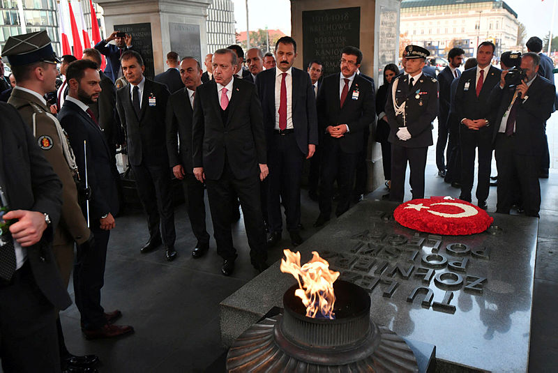 Cumhurbaşkanı Erdoğan Meçhul Asker Anıtı'na çelenk bıraktı