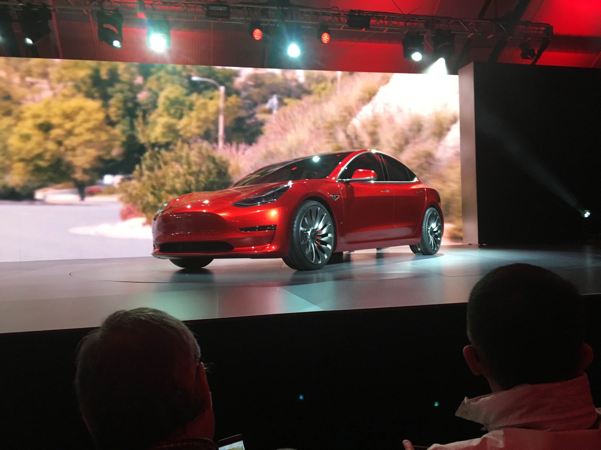 Volvo'dan Tesla Model 3 katili geliyor