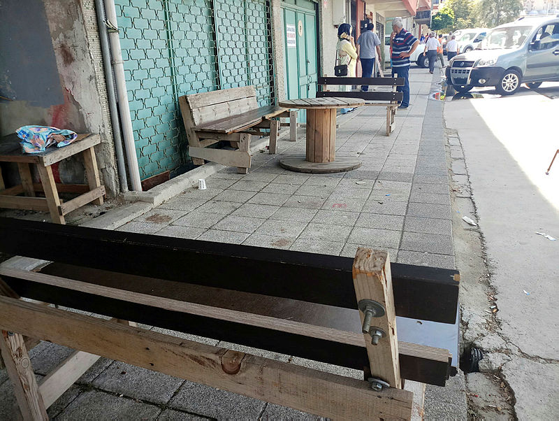 Hava almak için dışarı çıkan 3 çocuk annesi kadın kurşunların Hava almak için dışarı çıkan 3 çocuk annesi kadın kurşunların