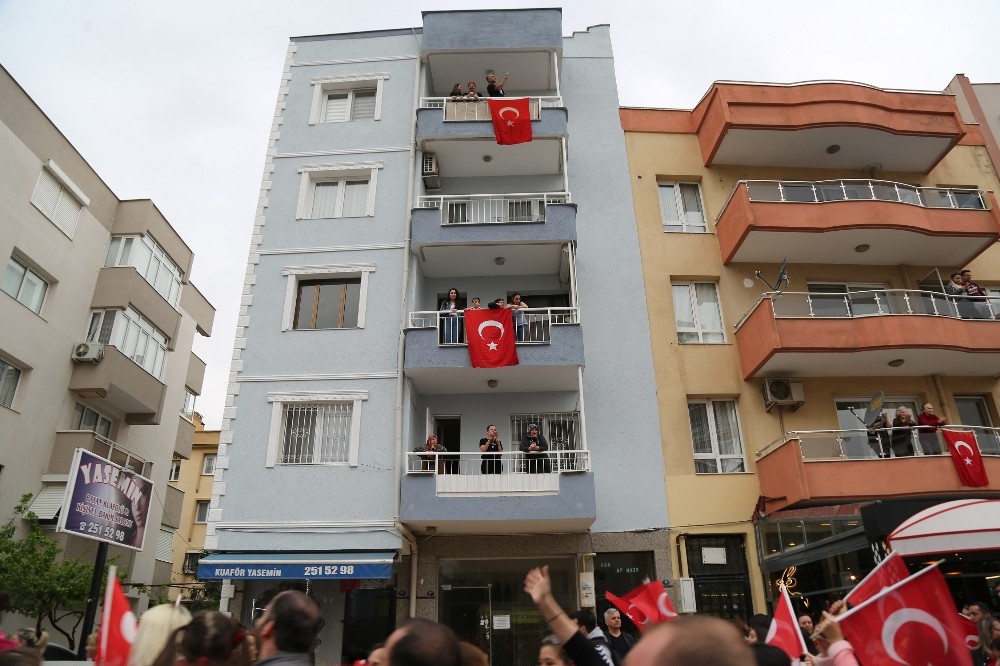 gaziemir 23 nisan i balkonlarda kutlayacak izmir haberleri