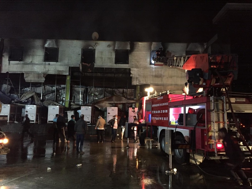 Trabzon’da balık fabrikasının soğuk hava deposunda çıkan yangın söndürüldü