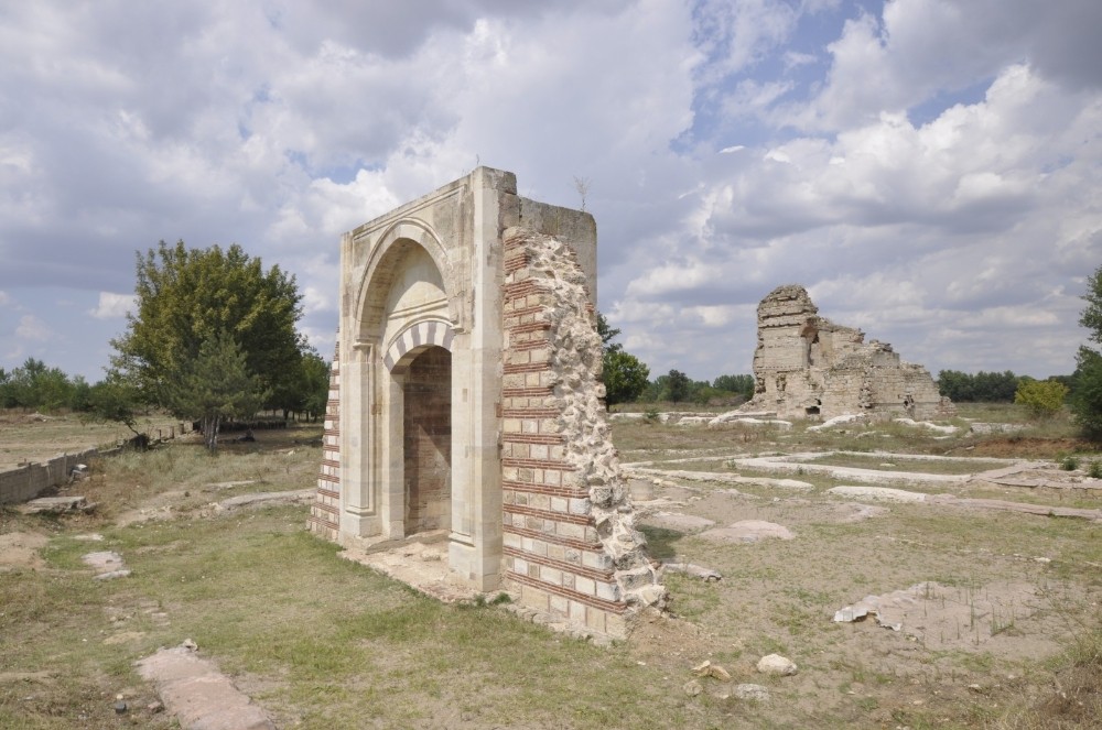 Edirne Yeni Sarayı Kazısı, Cumhurbaşkanı Kararlı Kazılar arasına alınarak Trakya Üniversitesi’ne verildi