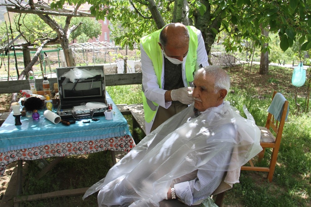 Konya’da 65 yaş üstü vatandaşlara bayram tıraşı hizmeti