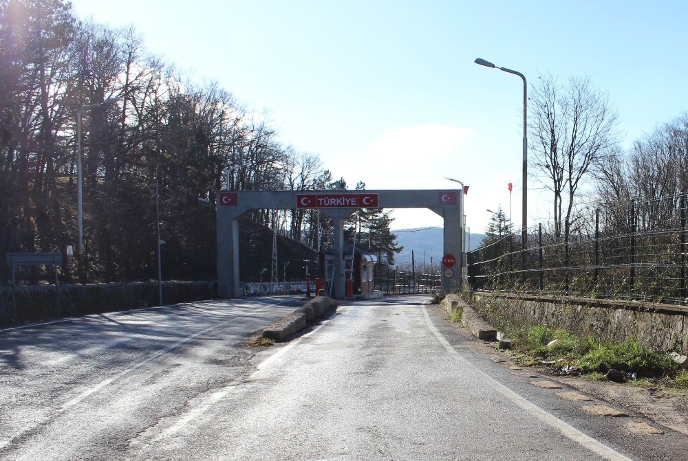 Dereköy Sınır Kapısı yolcu geçine açıldı