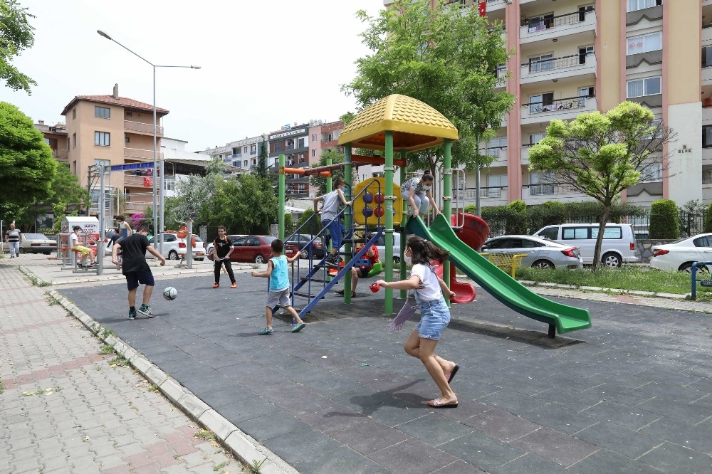 Bucalı çocuklara evde oyun sürprizi İzmir Haberleri