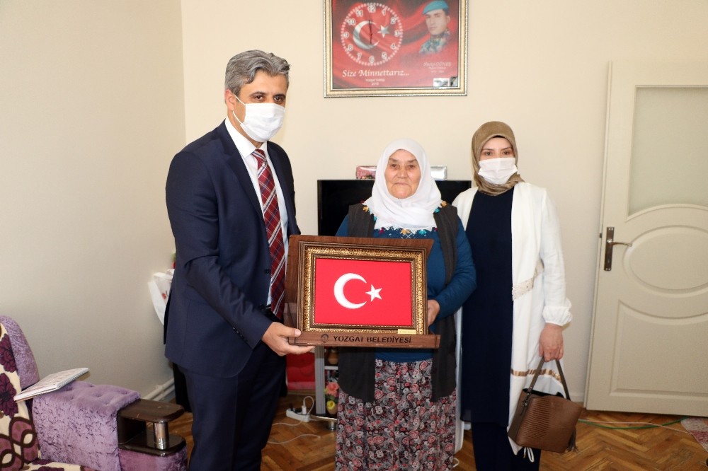 Yozgat’ta 2 şehit annesinden Milli Dayanışma kampanyasına destek