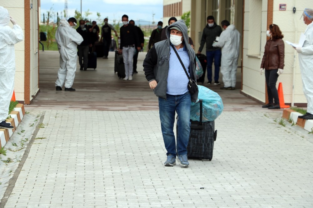 Yozgat’ta gözetim süreleri dolan 205 kişi memleketlerine uğurlandı