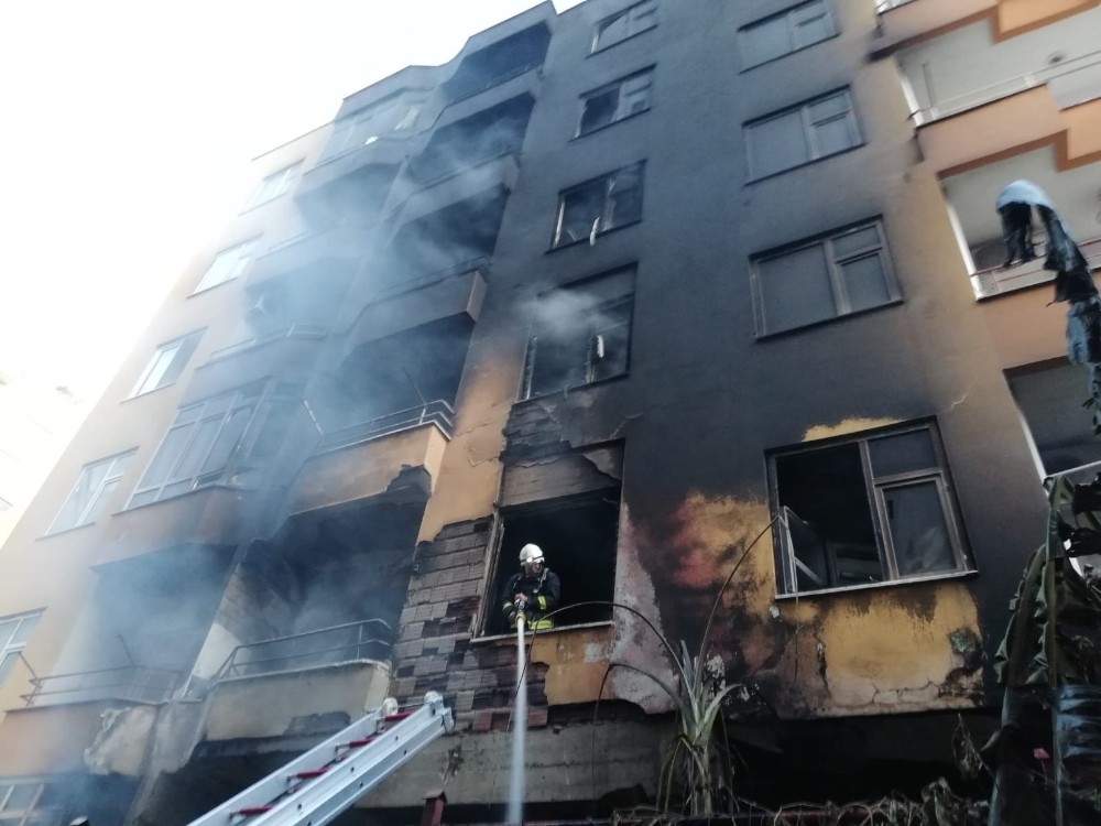 Alanya’da apartmanda yangın paniği