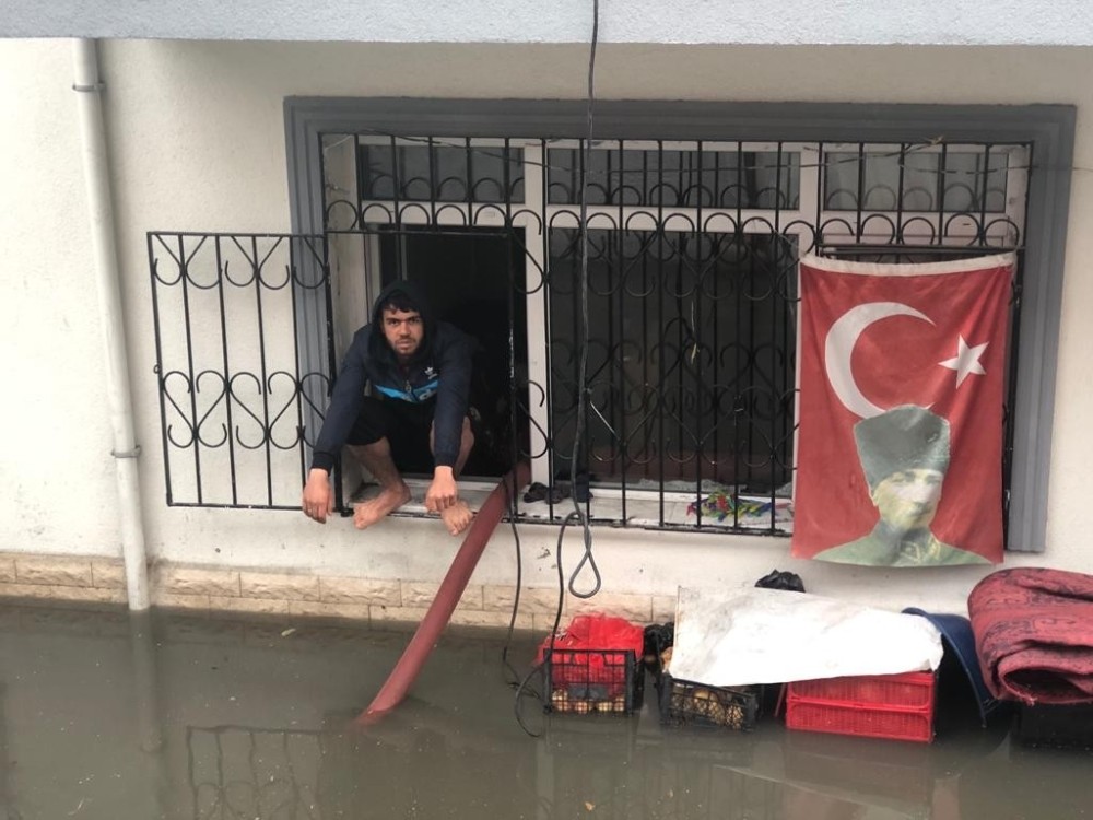 Ankara’da bazı ev ve depoları su bastı Ankara Haberleri