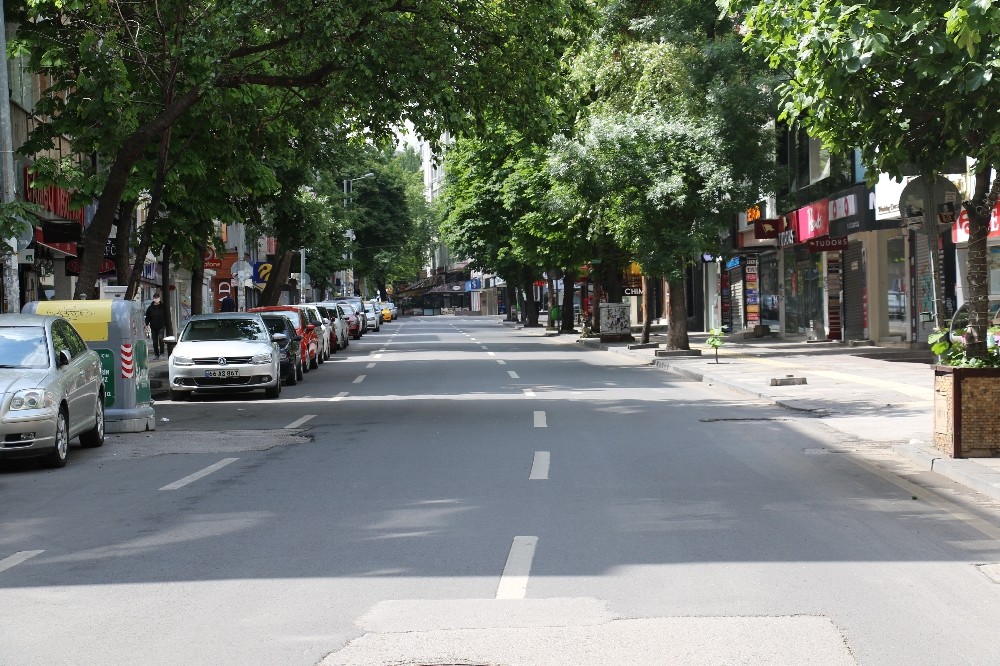 Ankara sokakları yine boş kaldı