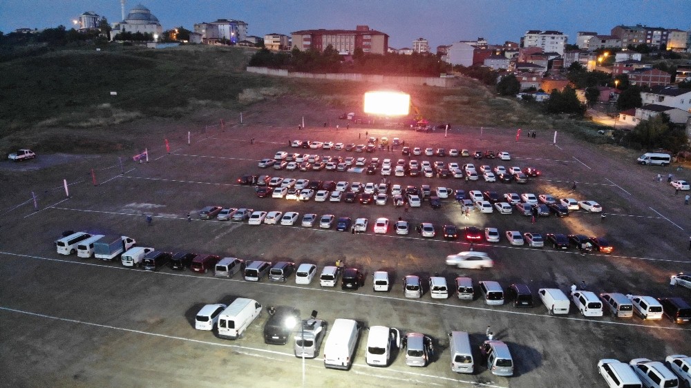 Sultanbeyli De Acik Havada Arabali Sinema Gecesi Istanbul Haberleri