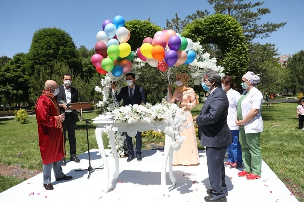 kocasinan da nikahlar acik havada kiyiliyor kayseri haberleri