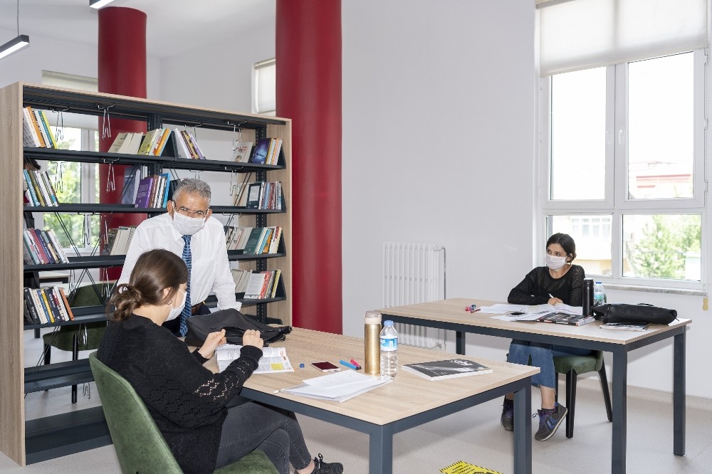 buyukkilic argincik semt kutuphanesini gezdi kayseri haberleri