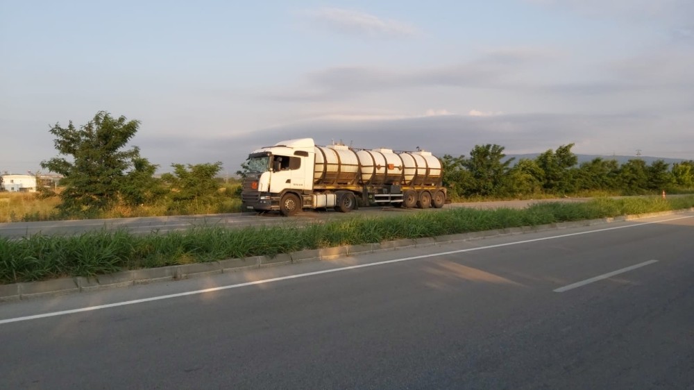 Susurluk’ta tehlikeli madde taşıyan tanker minibüsle çarpıştı: 12 yaralı