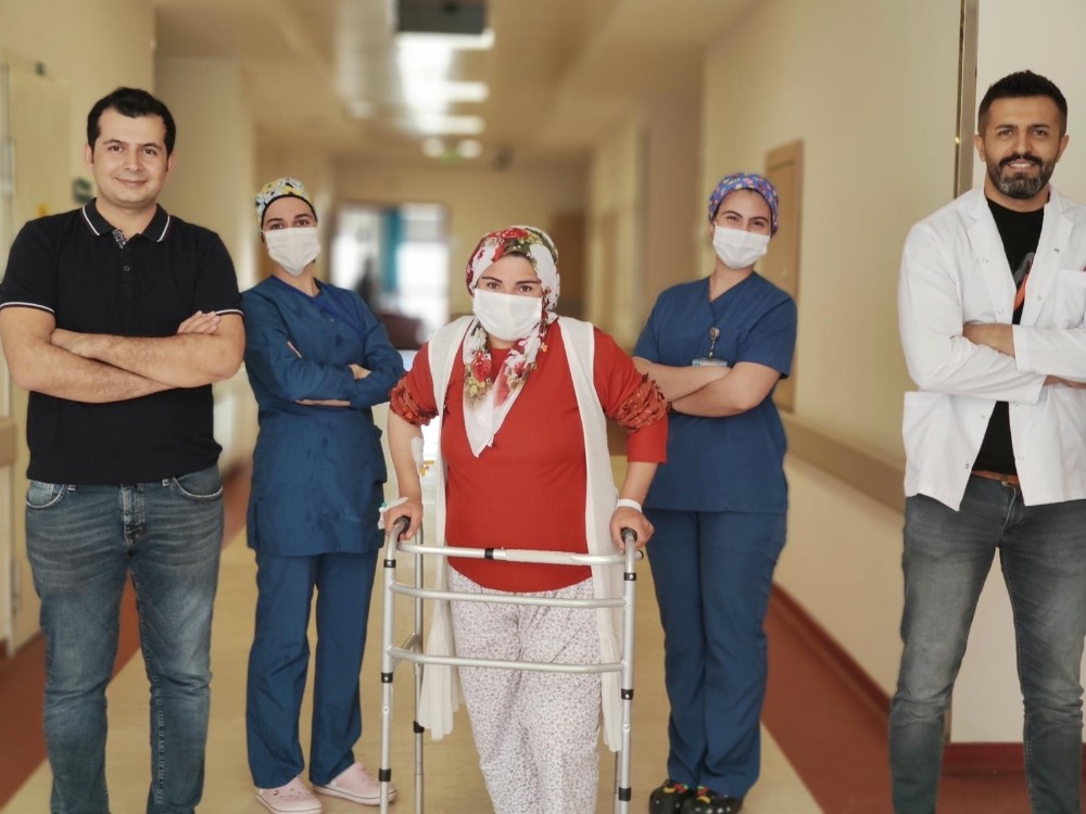 Mardin Devlet Hastanesinde Ilk Defa Kismi Diz Protezi Ameliyati Yapildi Mardin Haberleri