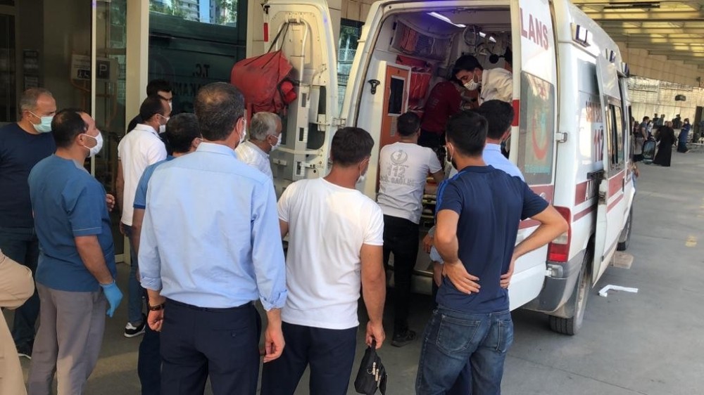 Siirt Te Traktor Devrildi 3 Yarali Siirt Haberleri