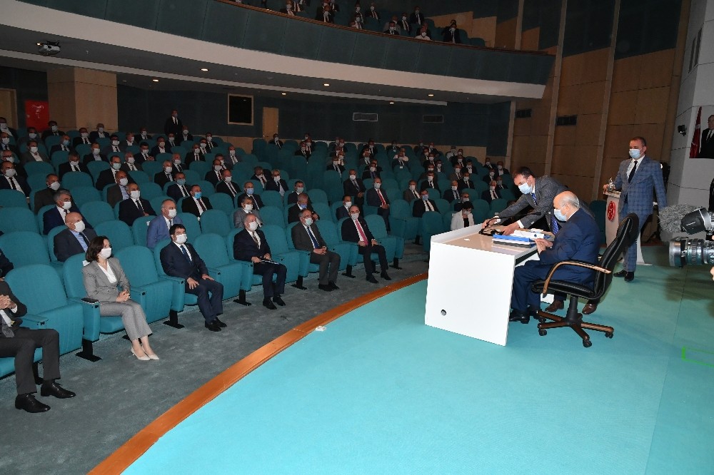 Kılıç,  MHP belediye başkanları toplantısına katıldı