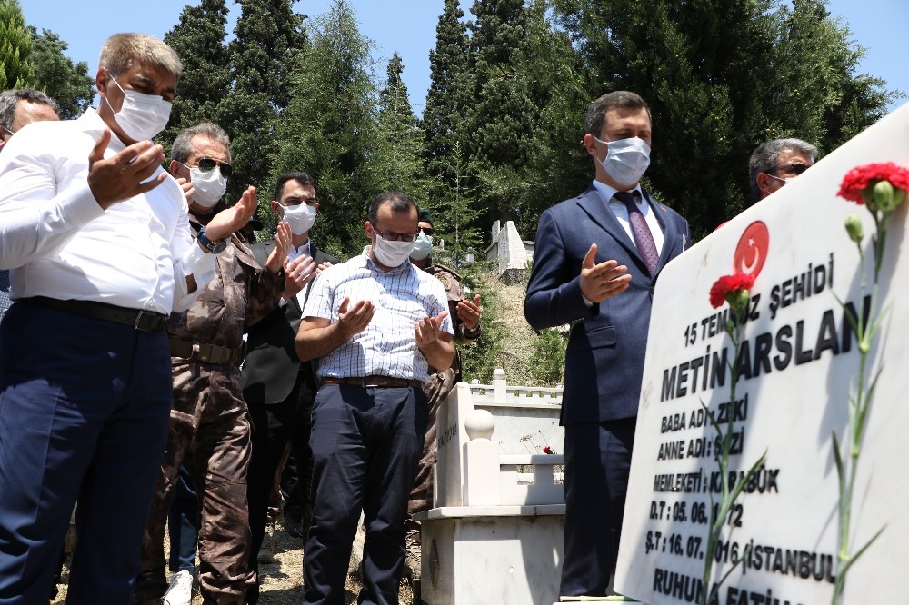 15 Temmuz şehidi kabri başında dualarla anıldı