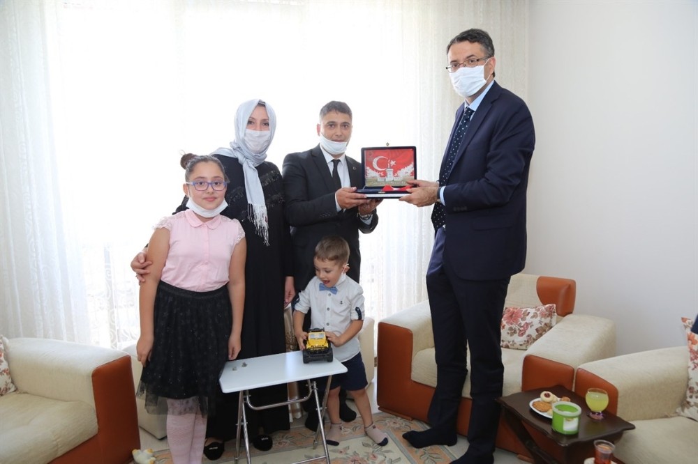 Vali Çelik, 15 Temmuz Gazisi Ali Karayiğit’i ziyaret etti