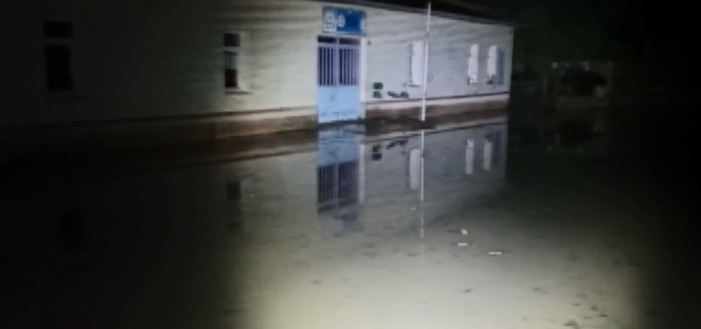 Erzurum’da sel hayatı felç etti: 1 okul ve 1 ev sular altında kaldı