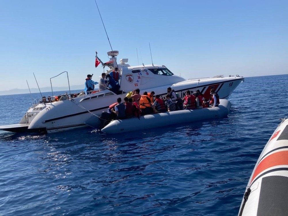 Türk kara sularına geri itilen 44 sığınmacı kurtarıldı