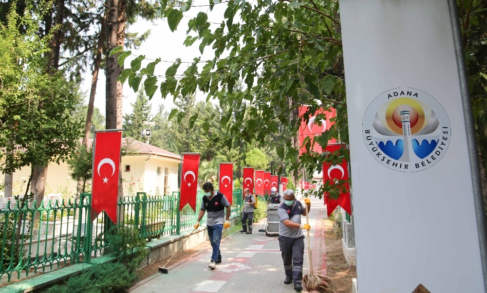 Mezarlıklarda Kurban Bayramı temizliği Adana Haberleri