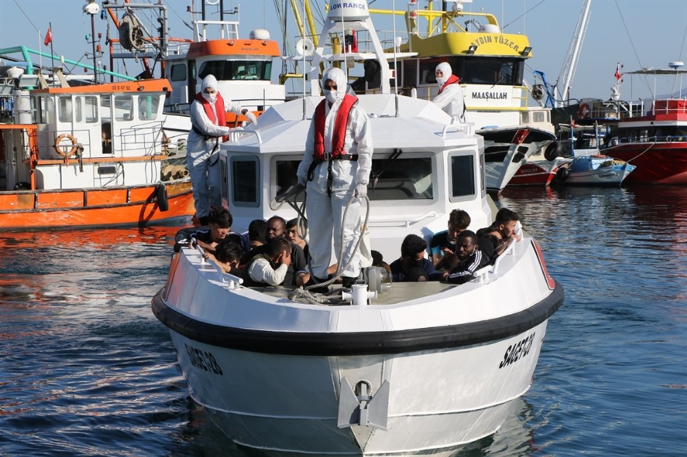 İzmir’de 82 sığınmacı kurtarıldı