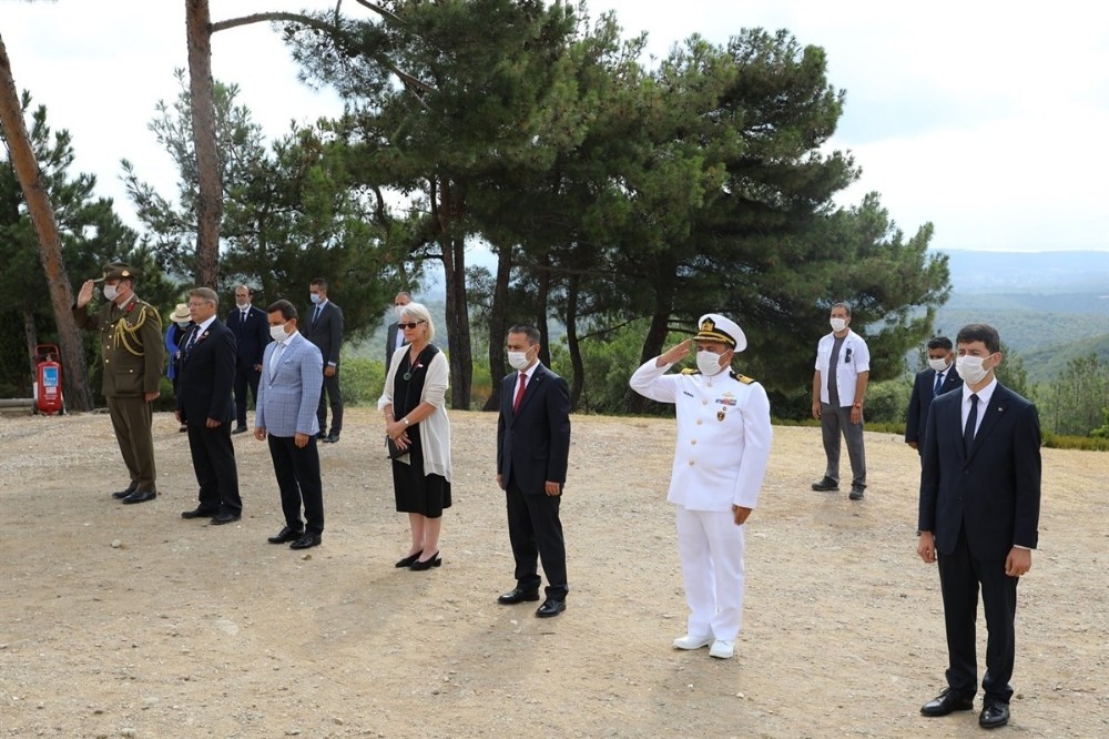 Yeni Zelanda Aniti Nda Sosyal Mesafeli Toren Canakkale Haberleri