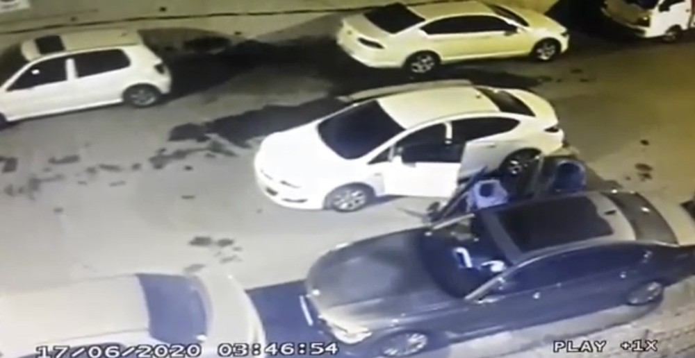 Ozel Kagithane De Maskeli Hirsizlar Park Halindeki Aracin Teybini Caldi Istanbul Haberleri