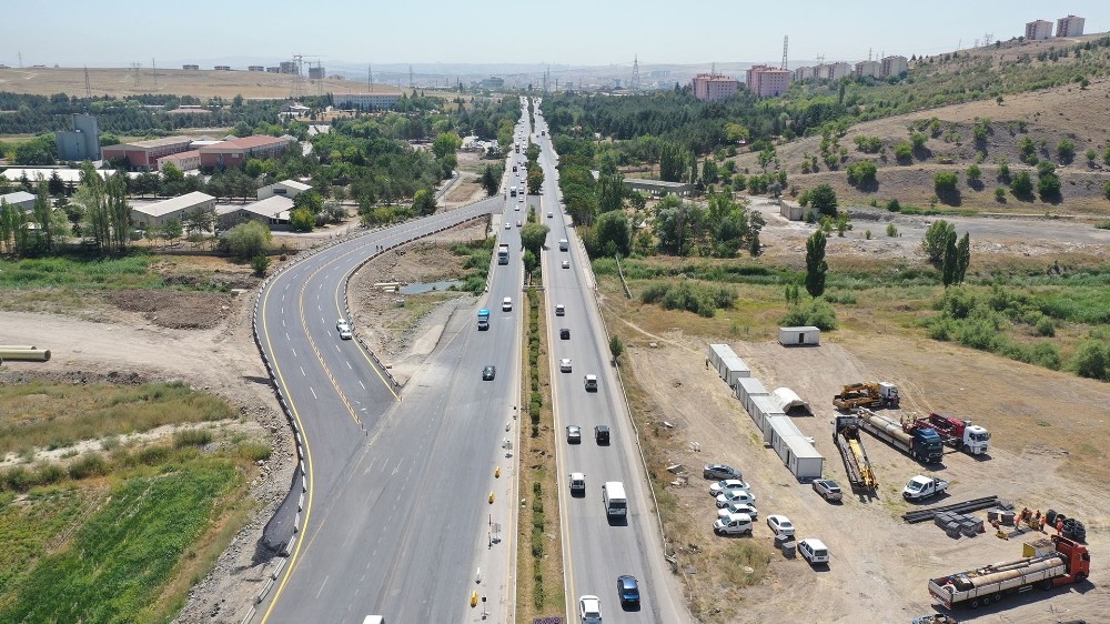 Başkent’te trafik yoğunluğunu azaltacak projeler hızla ilerliyor
