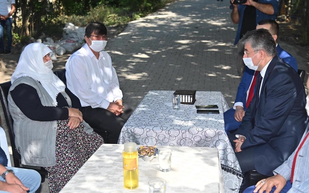 Vali Yılmaz, Şehit Jandarma Er Hasan Çilves’in ailesini ziyaret etti