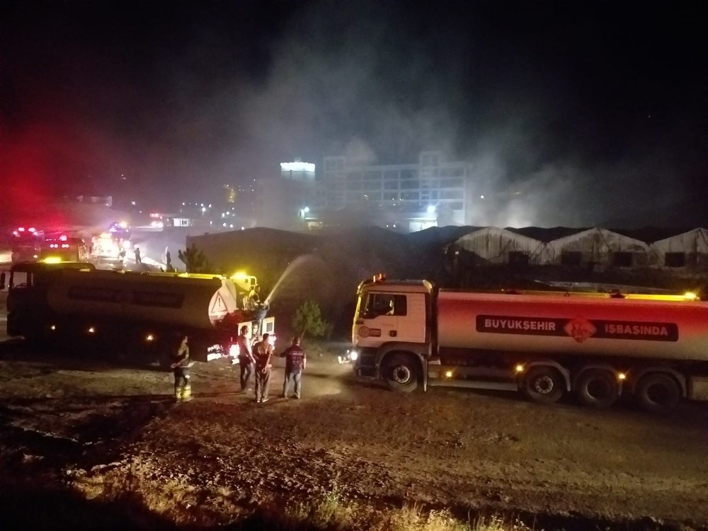 Başkent’te kargo şirketine ait depoda yangın çıktı