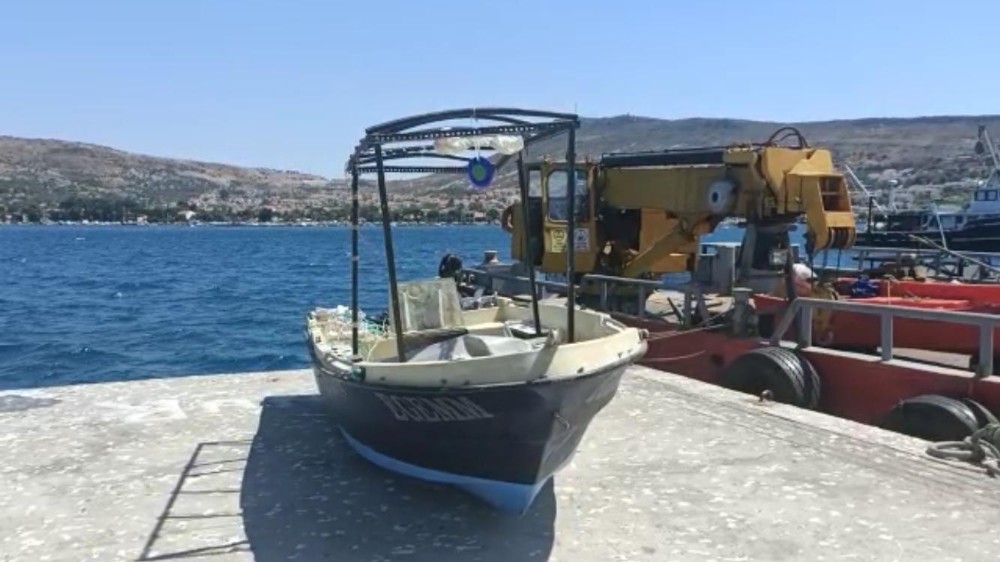 Foça’da 4 kişiye mezar olan tekne bulundu