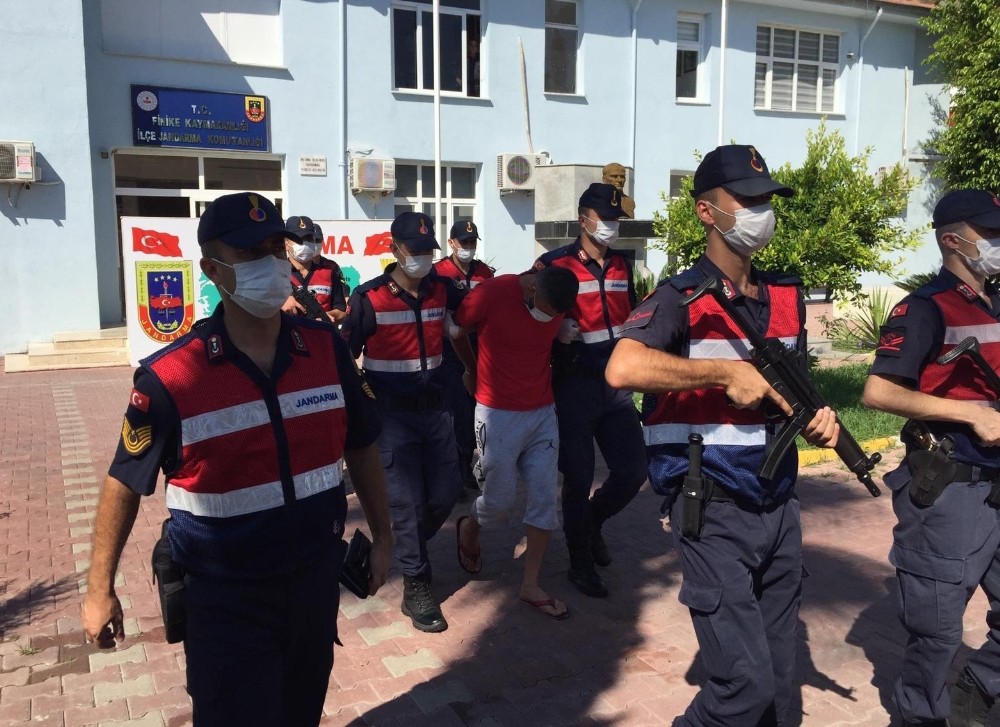 Antalya’da sahilde yürüyüş yapan kadına cinsel saldırıda bulunan şüpheli tutuklandı
