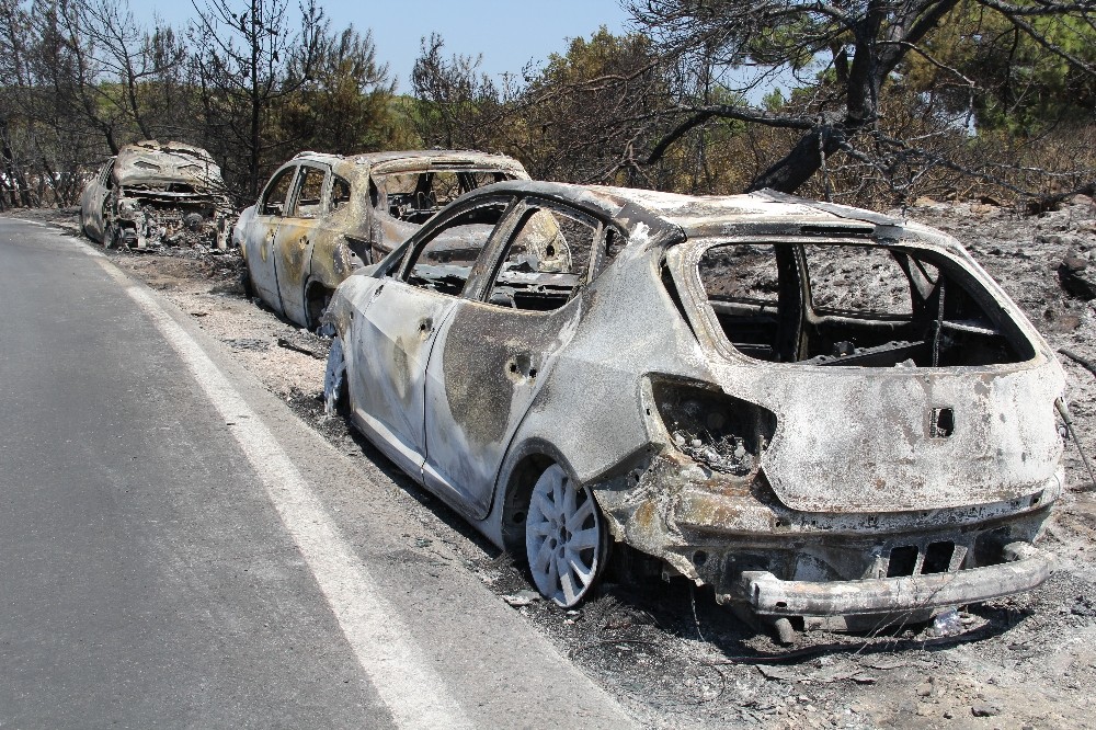 İzmir’deki yangında bilanço ağır oldu: 58 araç yandı, 2 milyon TL’nin üstünde hasar var