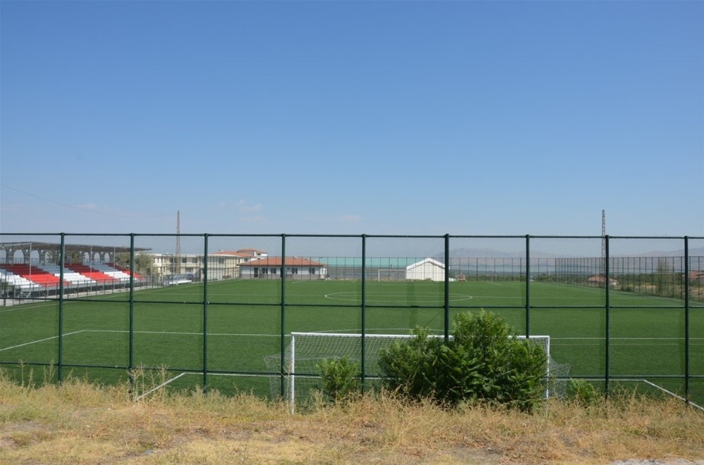 Battalgazi futbol sahası yenilendi