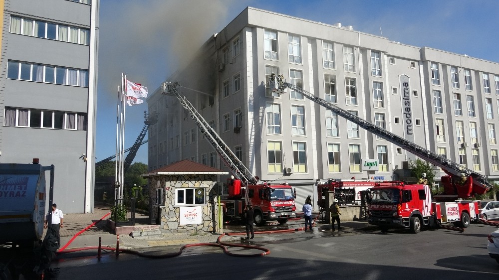 Çekmeköy’de tekstil atölyesinde yangın çıktı