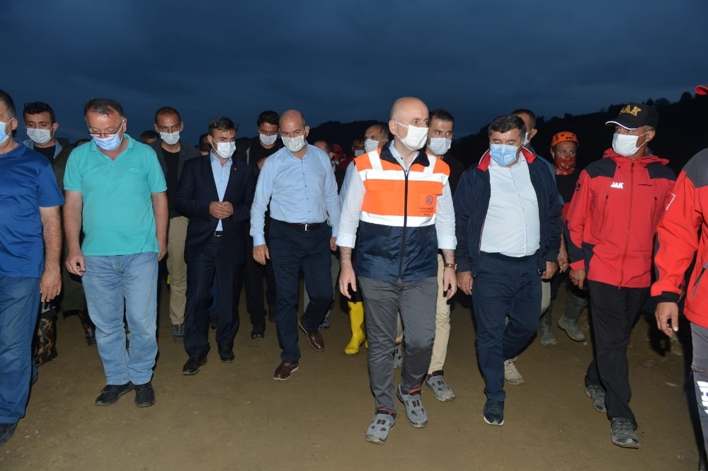 Giresun’da 11 kişinin hayatını kaybettiği selde kaybolan 4 kişiyi arama çalışmaları sürüyor