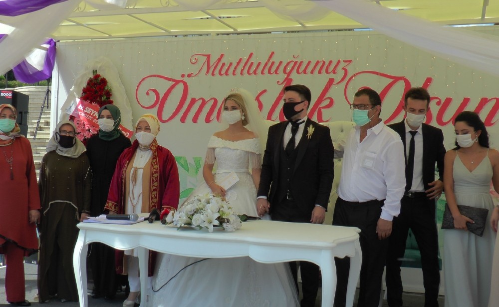 Sancaktepe’de 3 yeni açık hava mekanı evlenecek çiftlerin buluşma noktası oldu