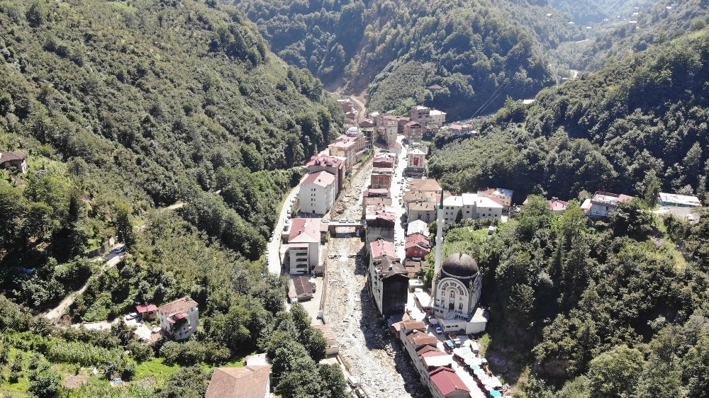 Trabzon’un Köprübaşı ilçesi şiddetli bir yağışta tıpkı Giresun’un Dereli ilçesi gibi sel riski taşıyor