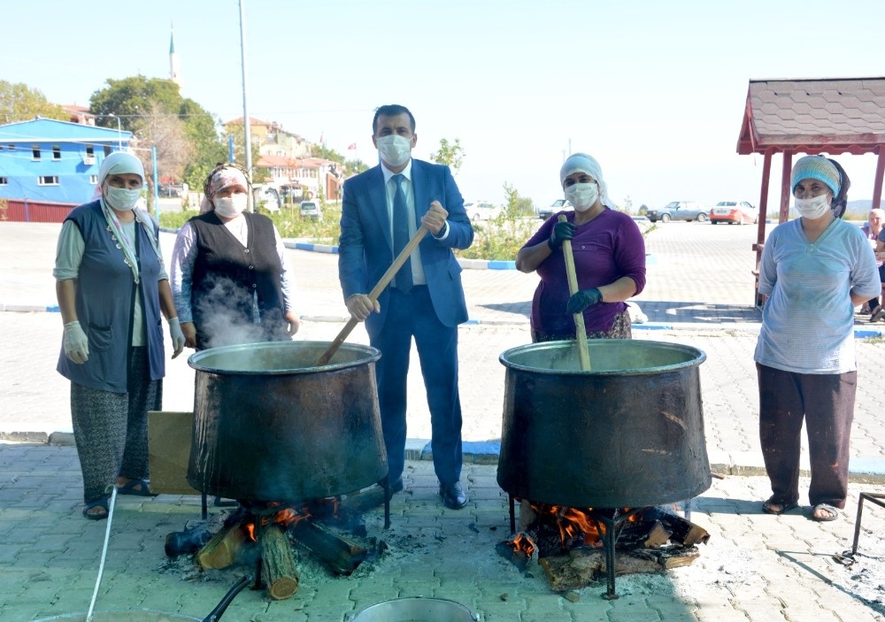 Babadağ Belediyesinden vatandaşa aşure ikramı